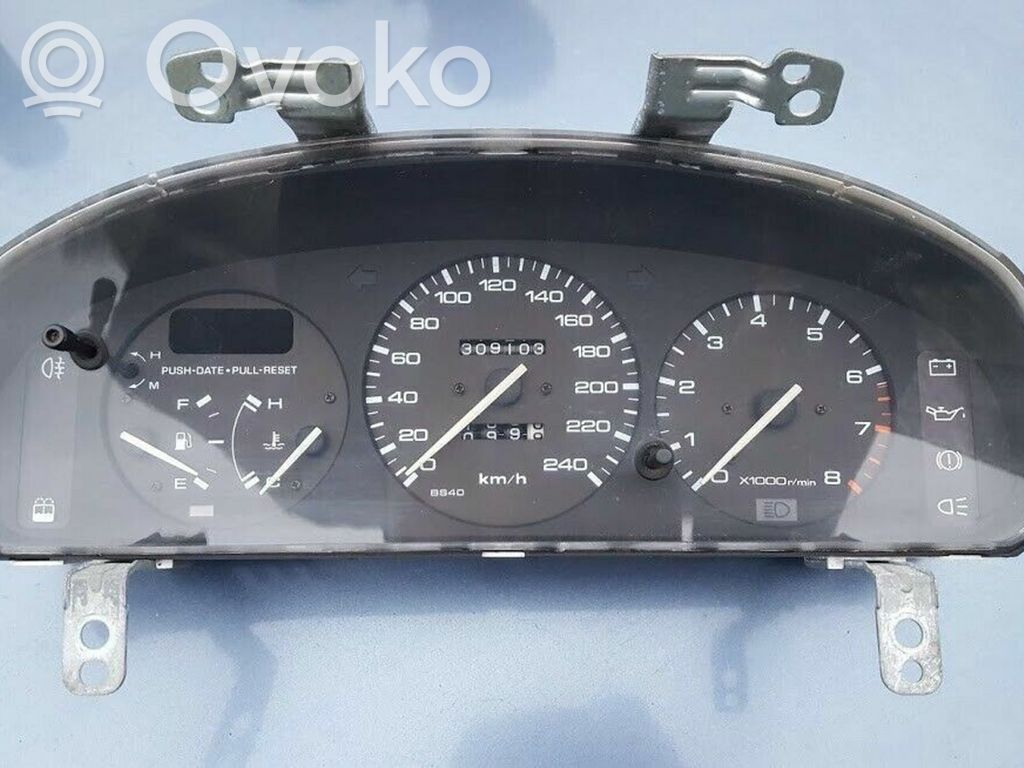 Mazda 323 F Geschwindigkeitsmesser Cockpit 