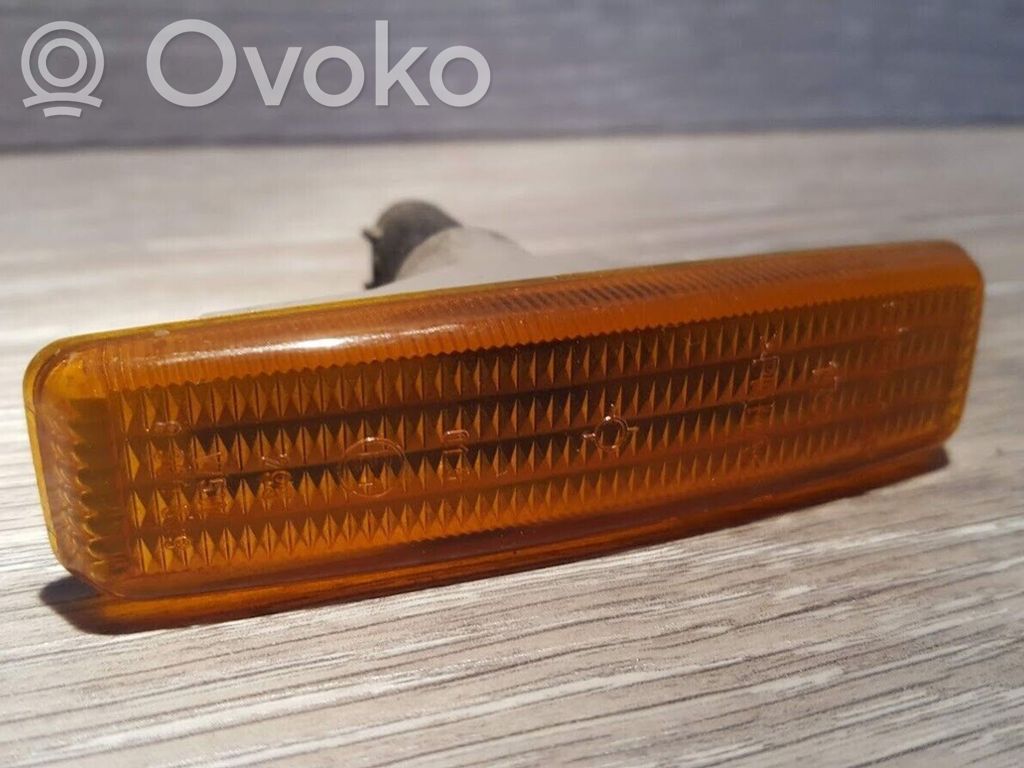 Front fender indicator light   6906427