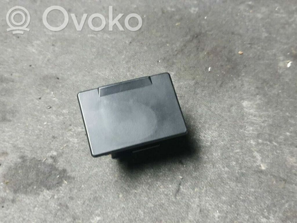 Nissan Leaf I (ZE0) Enchufe conector entrada auxiliar 