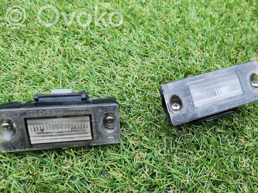 Audi A4 S4 B5 8D Lampa oświetlenia tylnej tablicy rejestracyjnej 