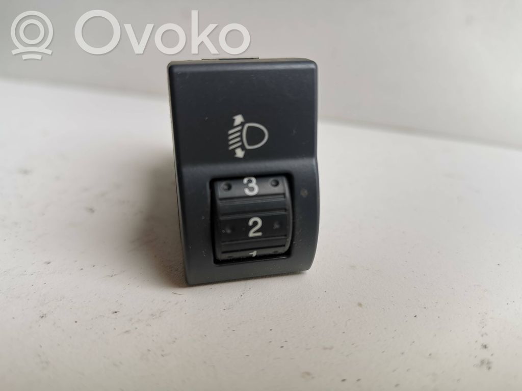 Headlight level height control switch   04057810,51220,BP4K666F0