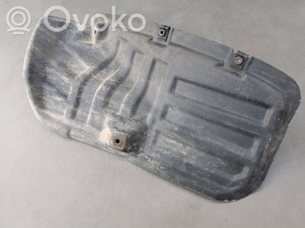 Mitsubishi Grandis Nadkole tylne 