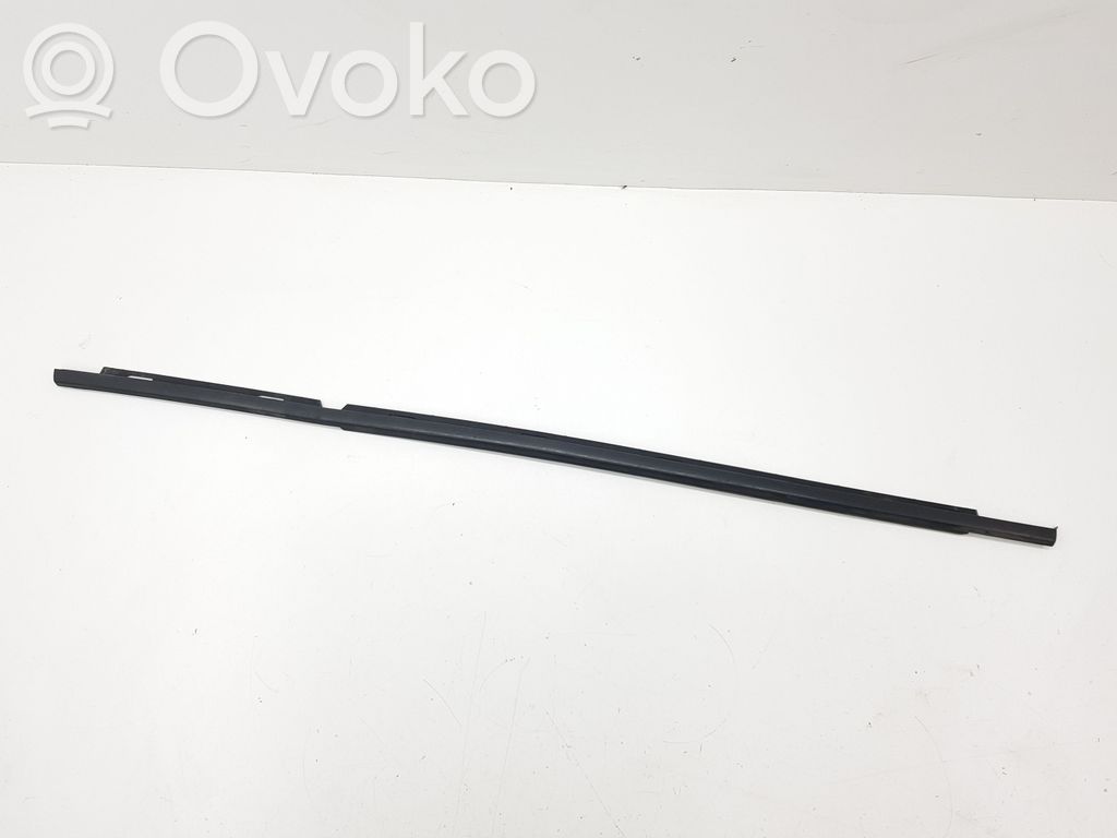 Citroen C4 Grand Picasso Listwa / Uszczelka szyby drzwi tylnych 