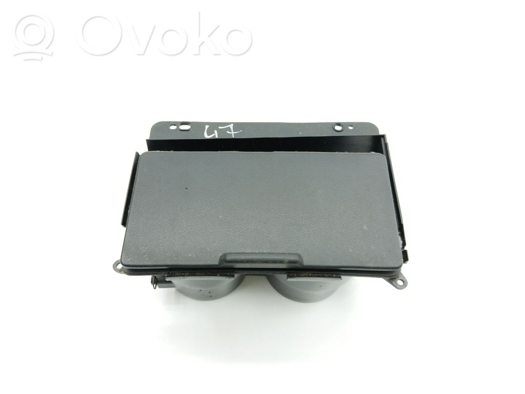 Mazda 5 Cup holder front 