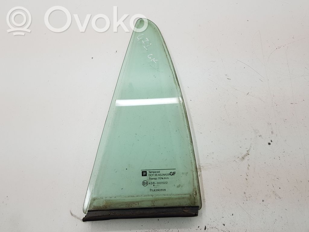 Ventanilla de ventilación de la puerta trasera   E243R007022