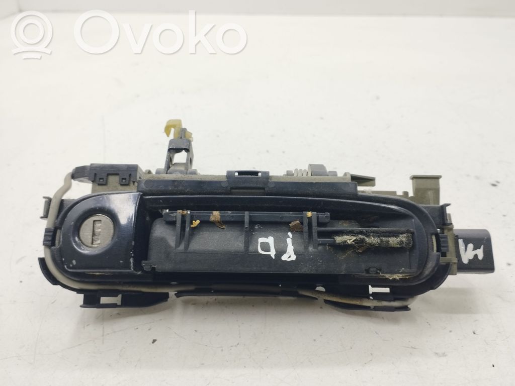 Audi A4 S4 B5 8D Klamka zewnętrzna drzwi przednich 
