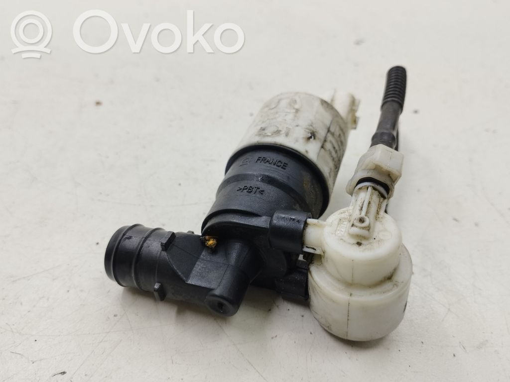 Windscreen/windshield washer pump   BK2117K624BA