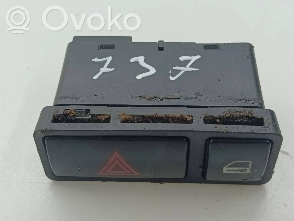 Hazard light switch   8368920