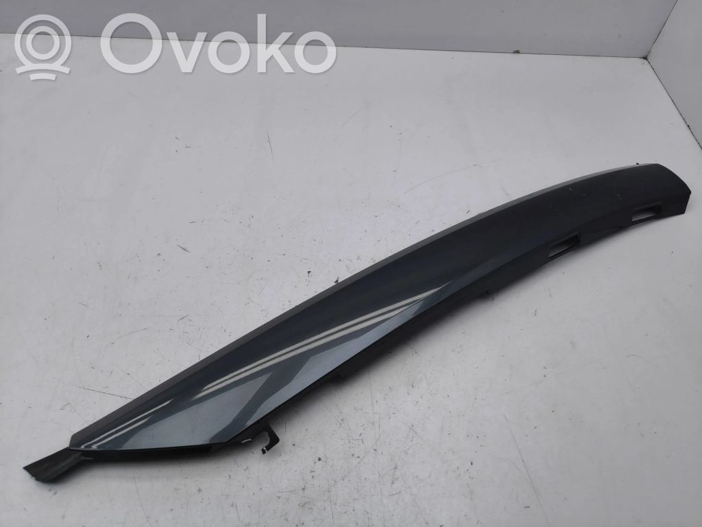Windshield trim   1559954