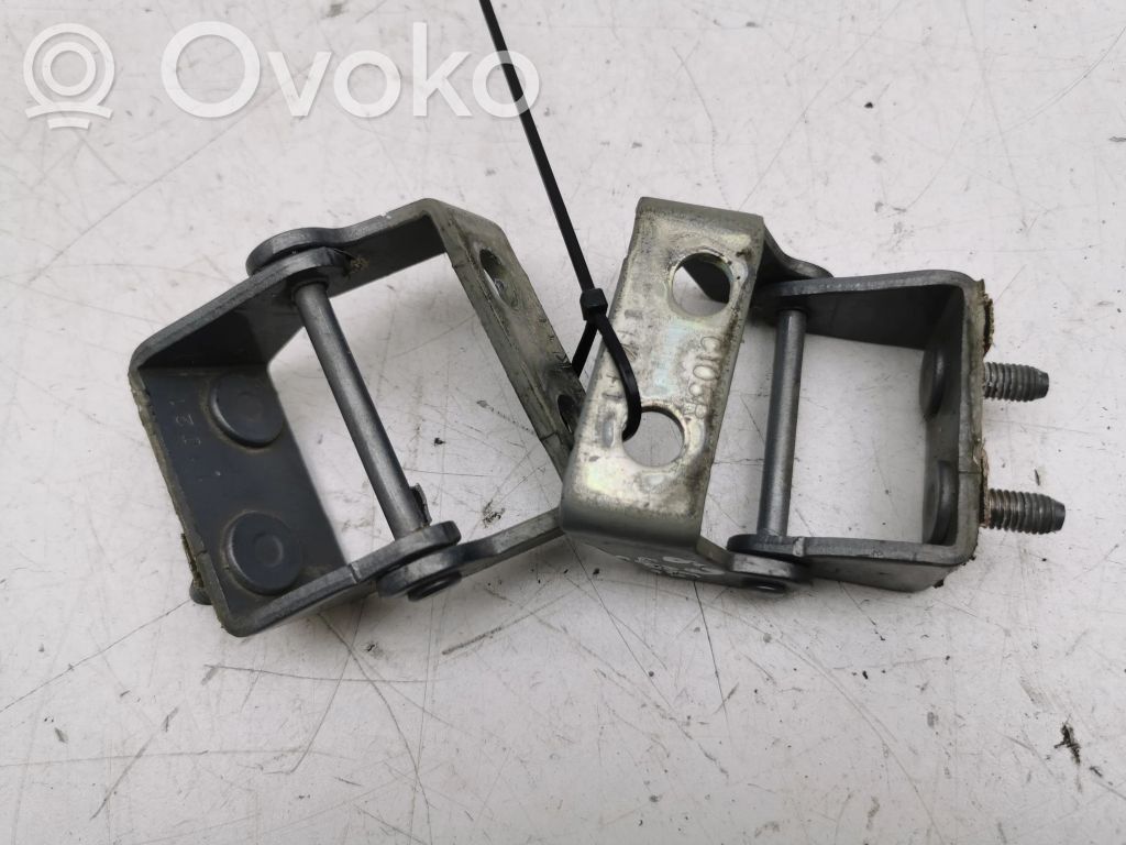Loading door hinge set   C105R,1K11,11K02