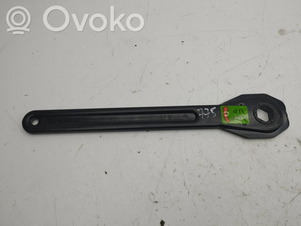 Clé à écrou de roue   6769151