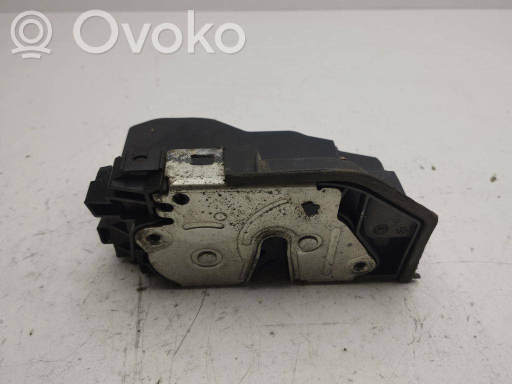 BMW 5 E60 E61 Priekinė durų spyna 