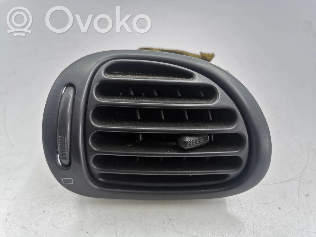 Peugeot 206 Šoninės oro grotelės 