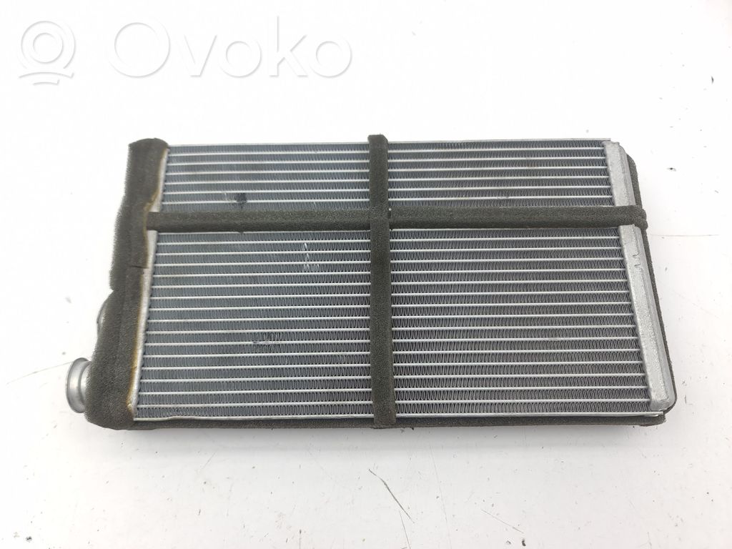 Audi A4 S4 B9 Pečiuko radiatorius 