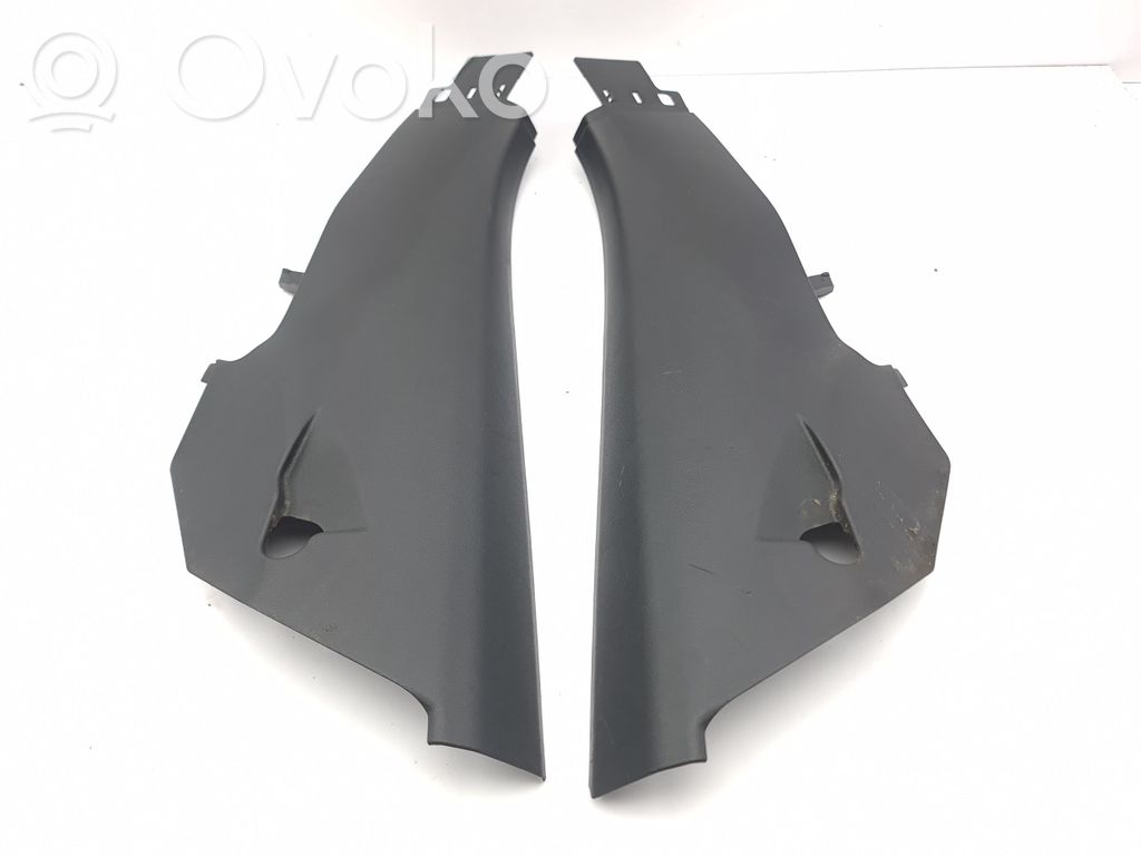 Porsche Cayenne (92A) Rivestimento montante (C) 