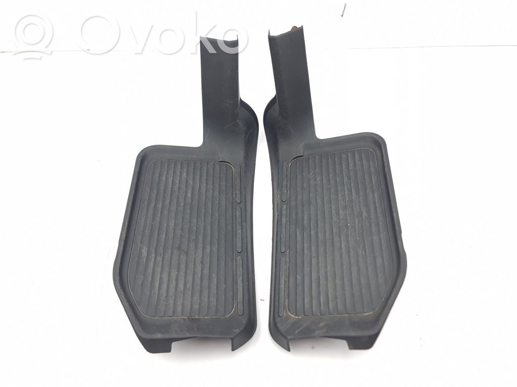 Mitsubishi Pajero Capac prag spate 