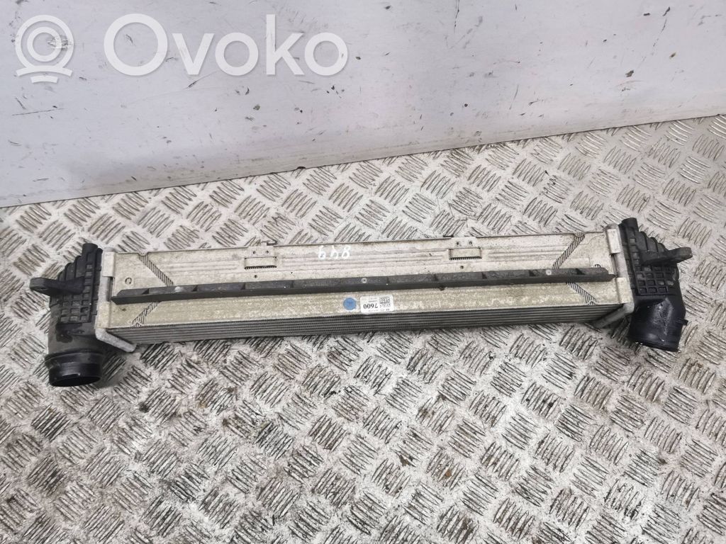 Hyundai i30 Interkūlerio radiatorius 