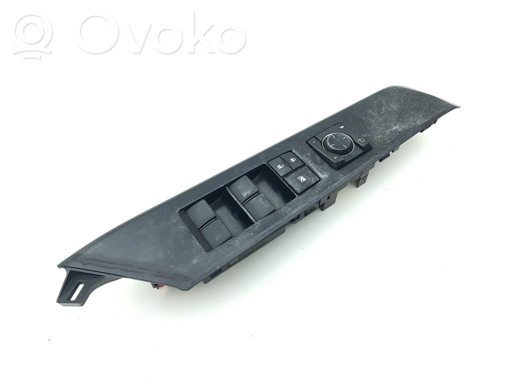 Electric window control switch   7423176040