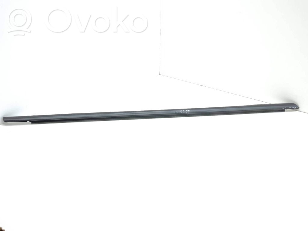 Etuoven lasin muotolista