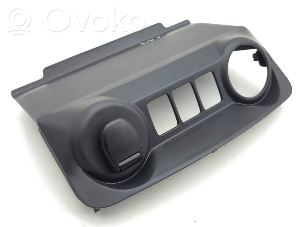 Nissan Navara D23 Moldura del panel (Usadas) 