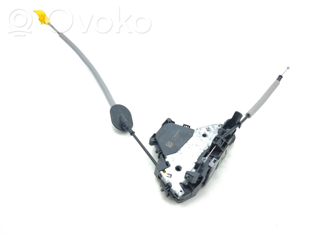 Renault Captur II Front door lock 
