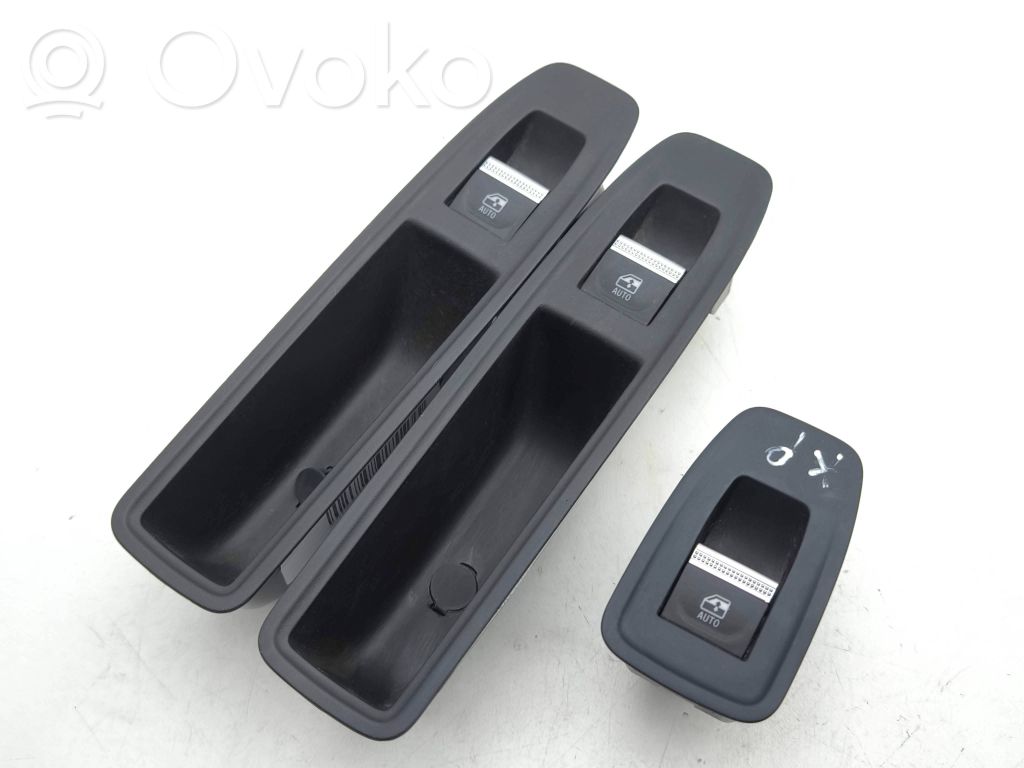 Renault Captur II Electric window control switch 