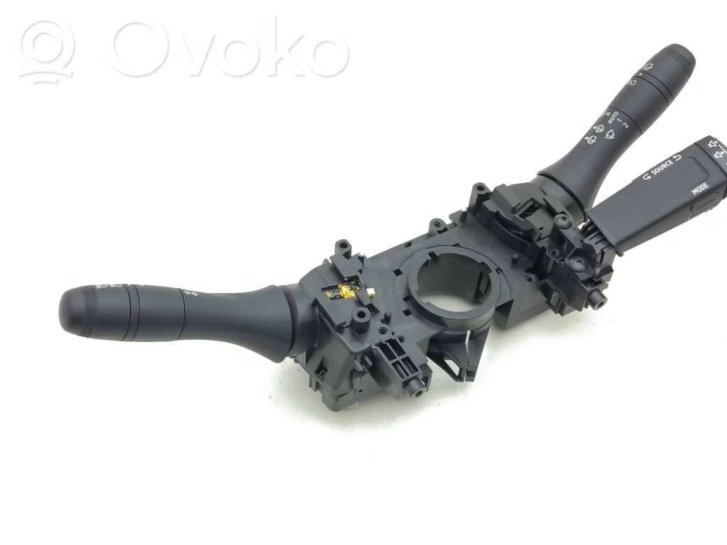 Renault Captur II Interruptor/palanca de limpiador de luz de giro 