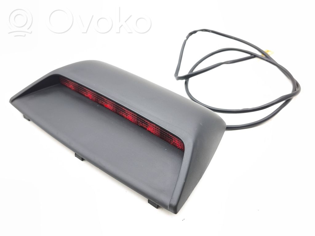 Third/center stoplight   927002T0