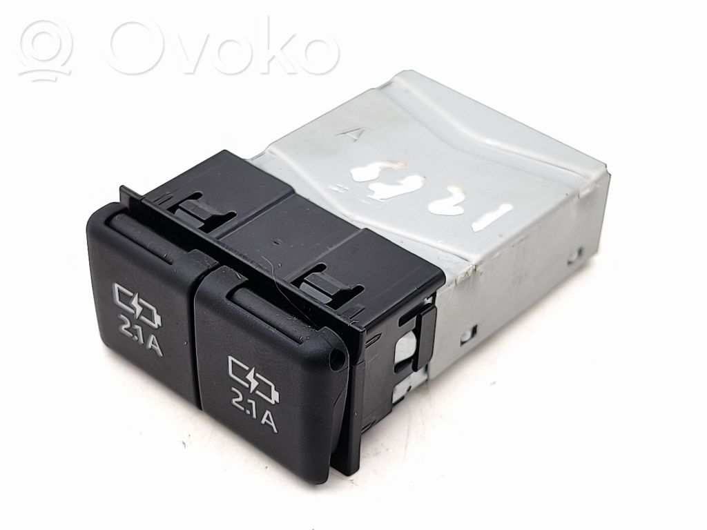 Toyota RAV 4 (XA50) Enchufe conector USB 