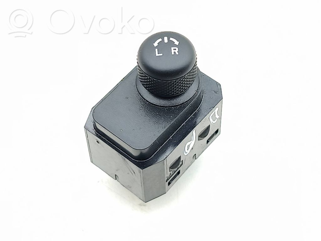 Suzuki Vitara (LY) Wing mirror switch 