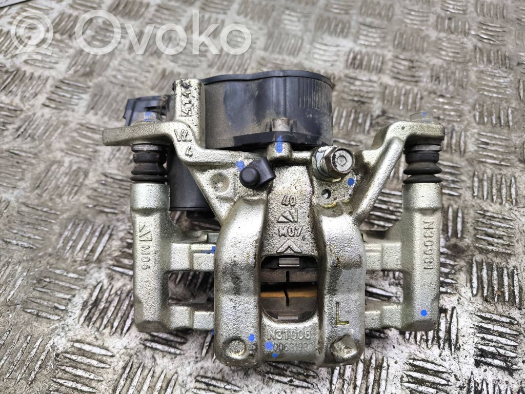 Tylny zacisk hamulcowy   N31606
