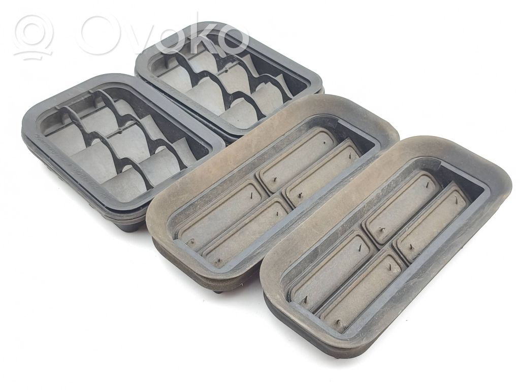 Lüftungsgitter   1H0819465,3D081945B