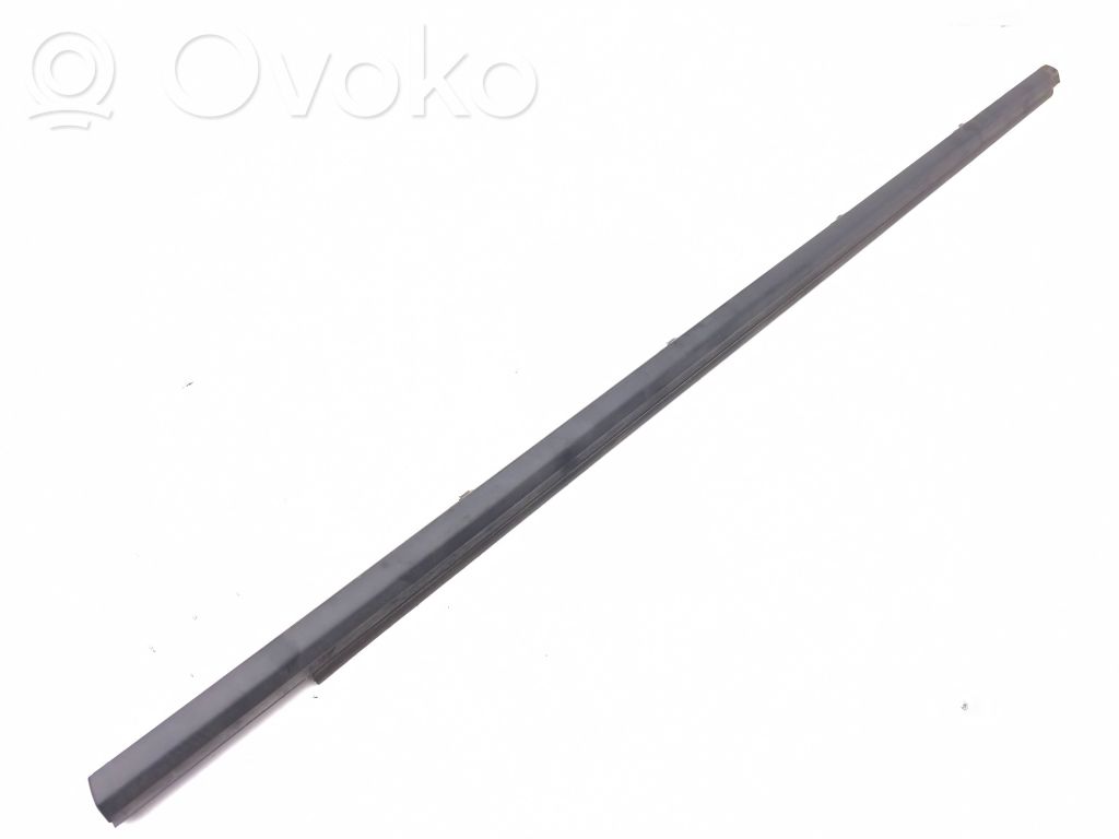 Etuoven lasin muotolista
