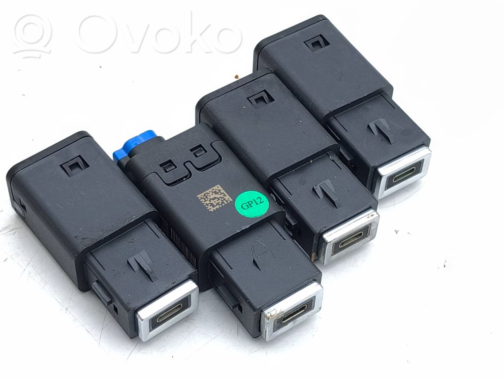 Gniazdo / Złącze USB   9831350680,9851608480,170485490