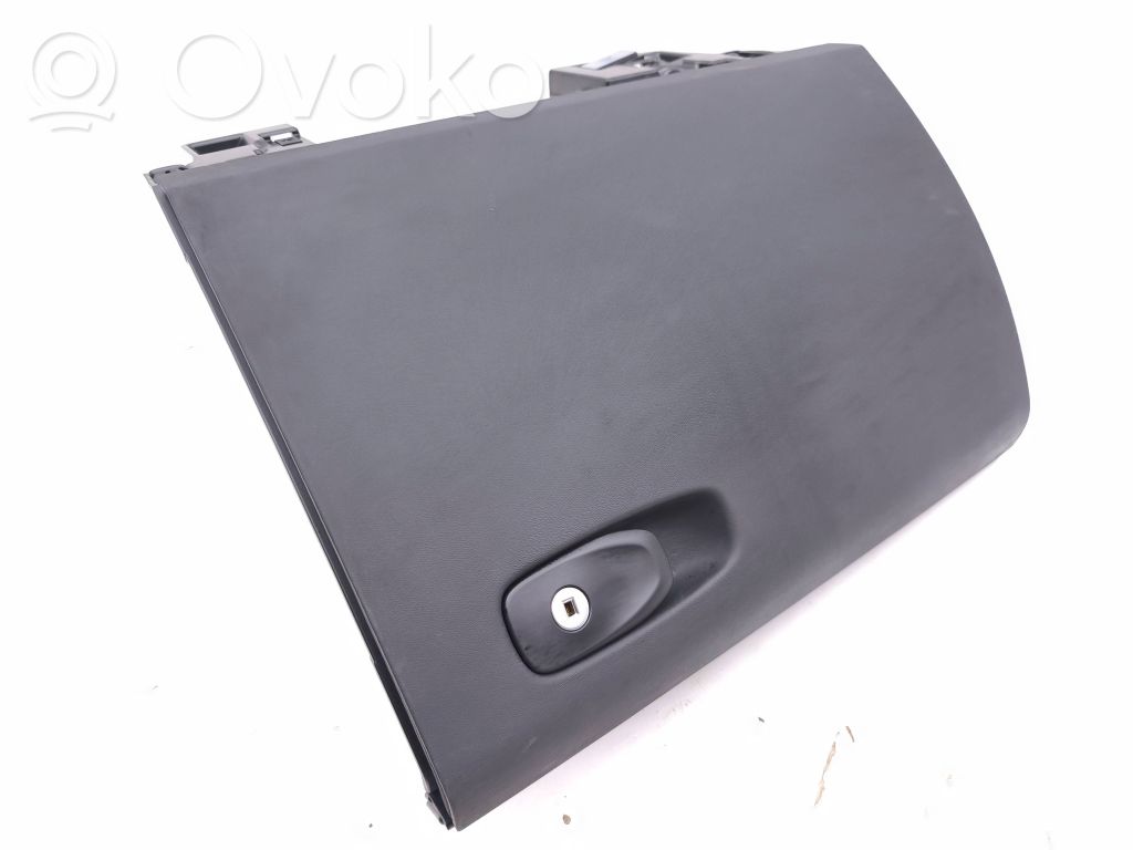Volvo S90, V90 Handschuhfach