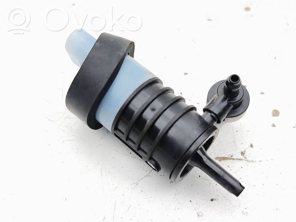 BMW iX2 (U10) Windscreen/windshield washer pump 