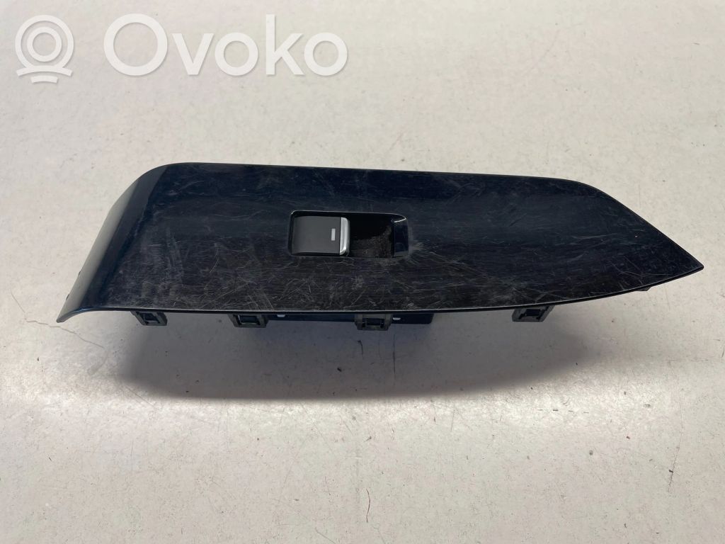 Electric window control switch   KB8M684L1