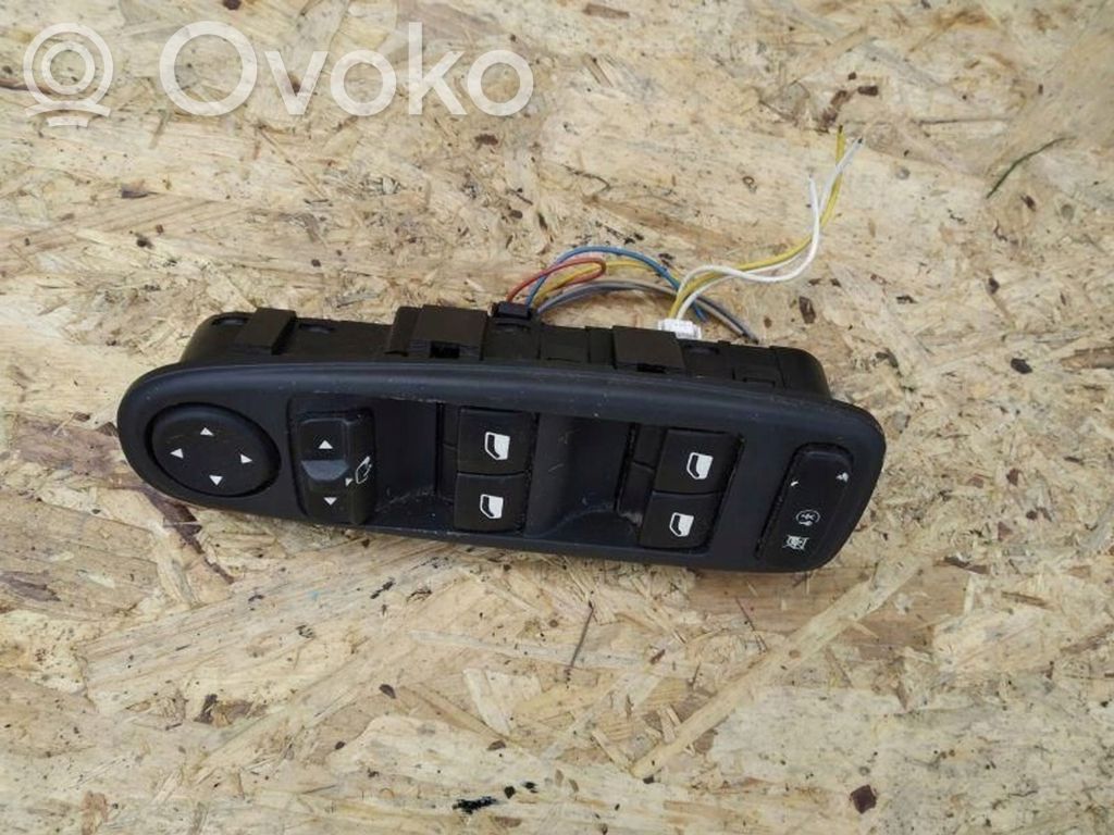 Citroen C4 I Przełącznik / Przycisk otwierania klapy tylnej / bagażnika 
