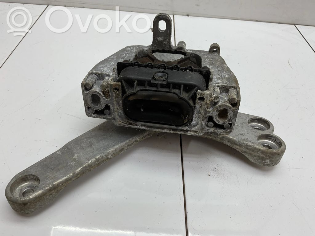 Volkswagen Golf VII Engine mount bracket 