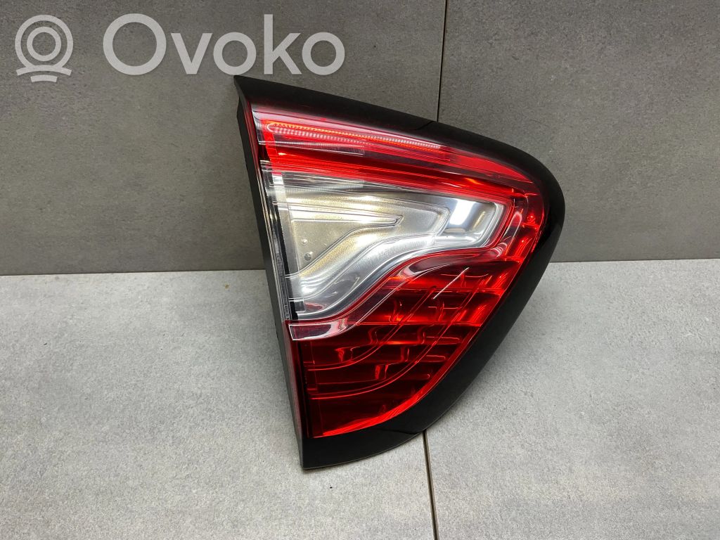 Renault Captur Galinis žibintas dangtyje 