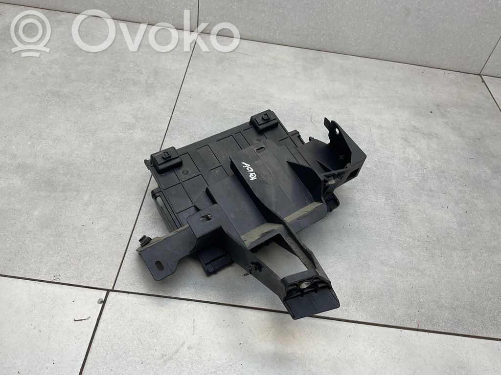 Opel Astra K Engine control unit holder 