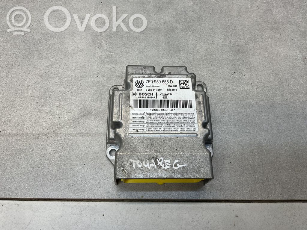 Volkswagen Touareg II Airbag control unit/module 