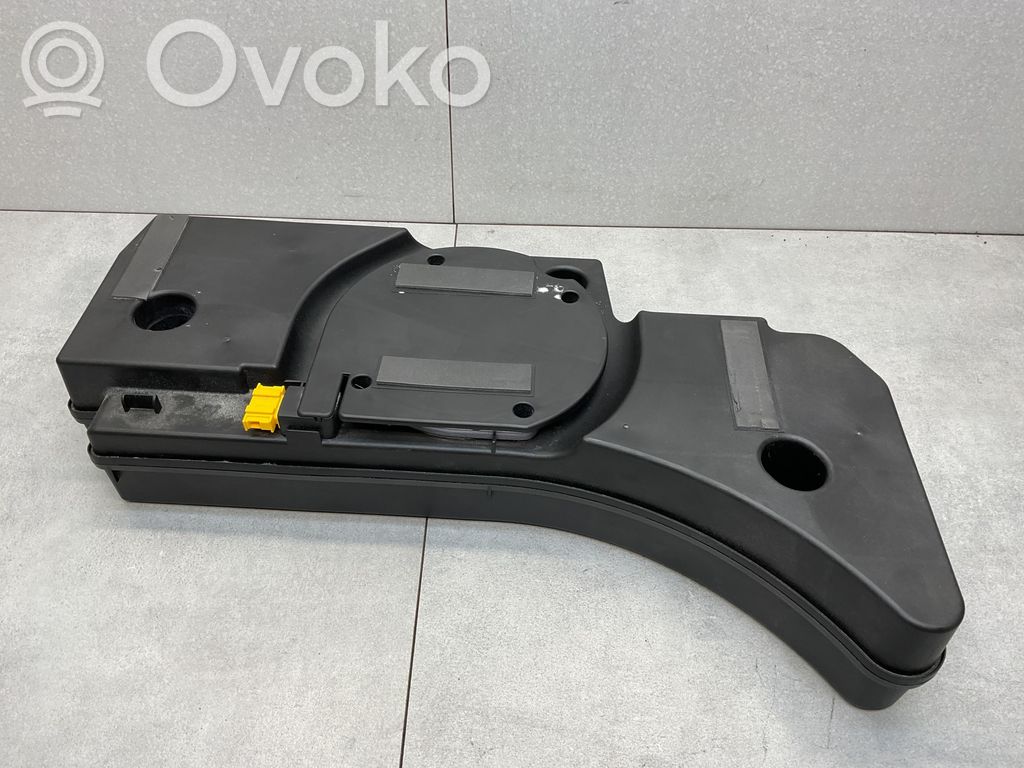 Volkswagen Polo VI Altavoz subwoofer 