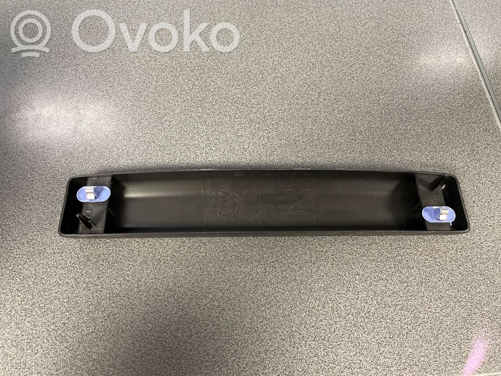 Opel Crossland X Kita salono detalė 