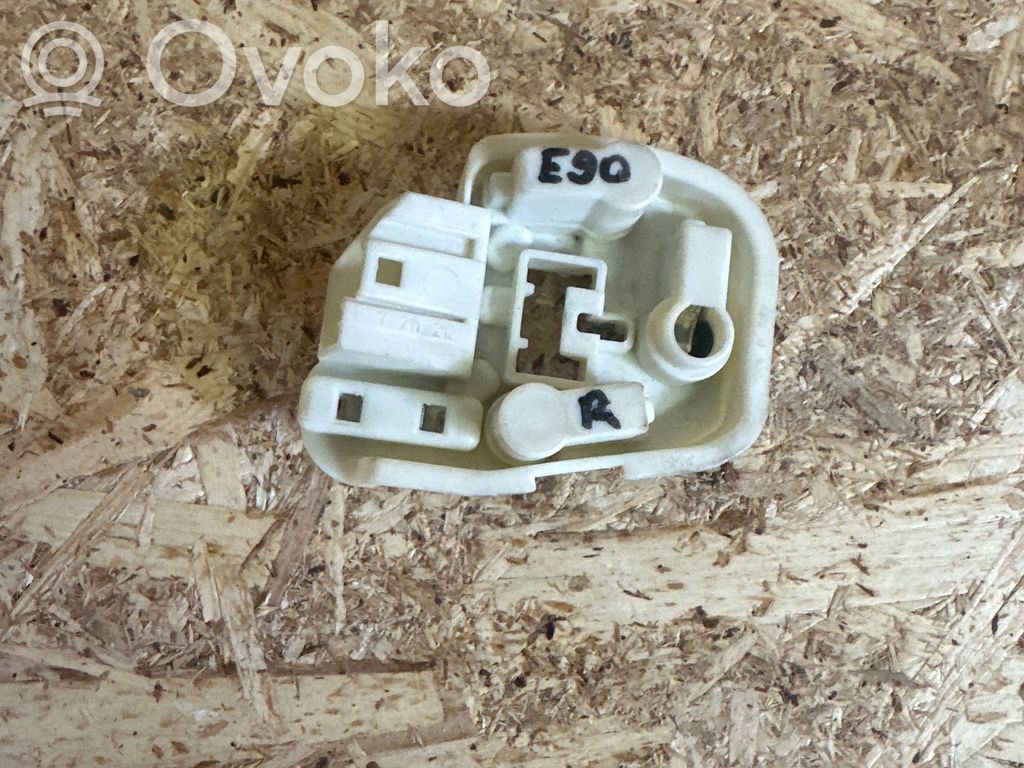 Tail light bulb cover holder   7211212