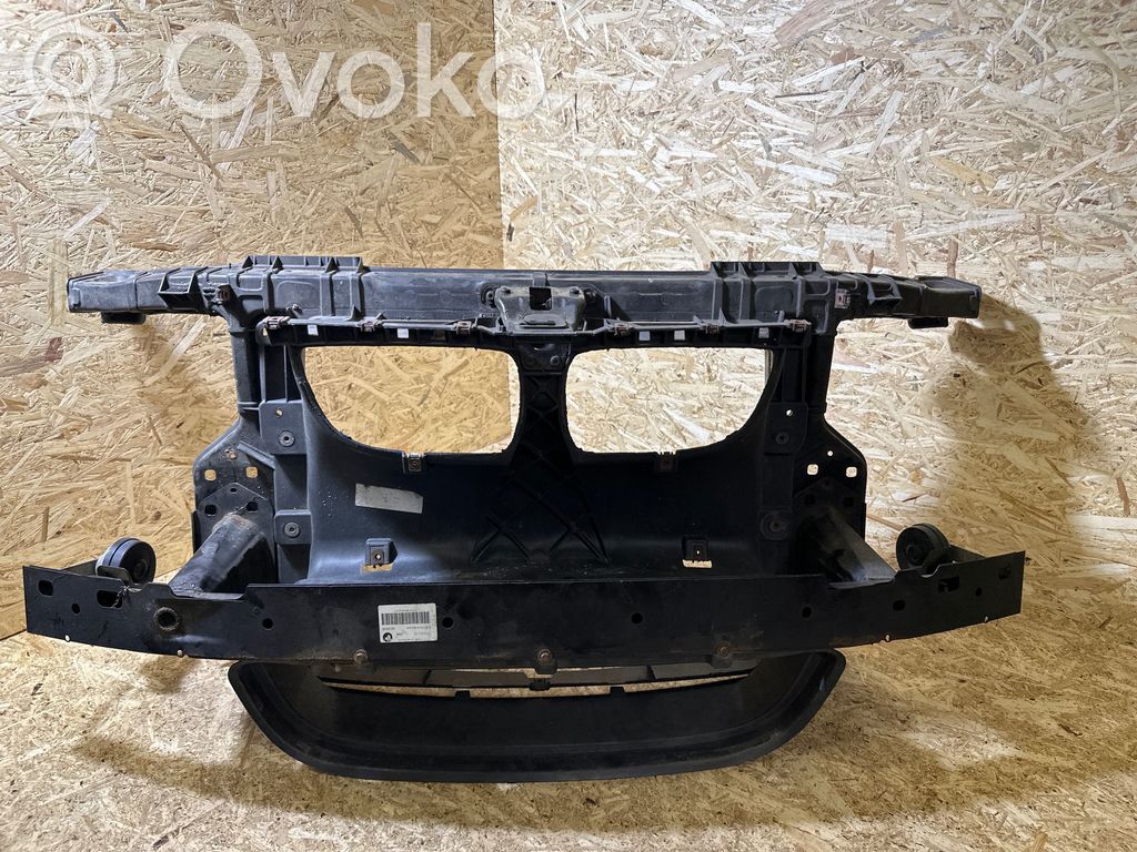 BMW 1 E81 E87 Pas przedni 