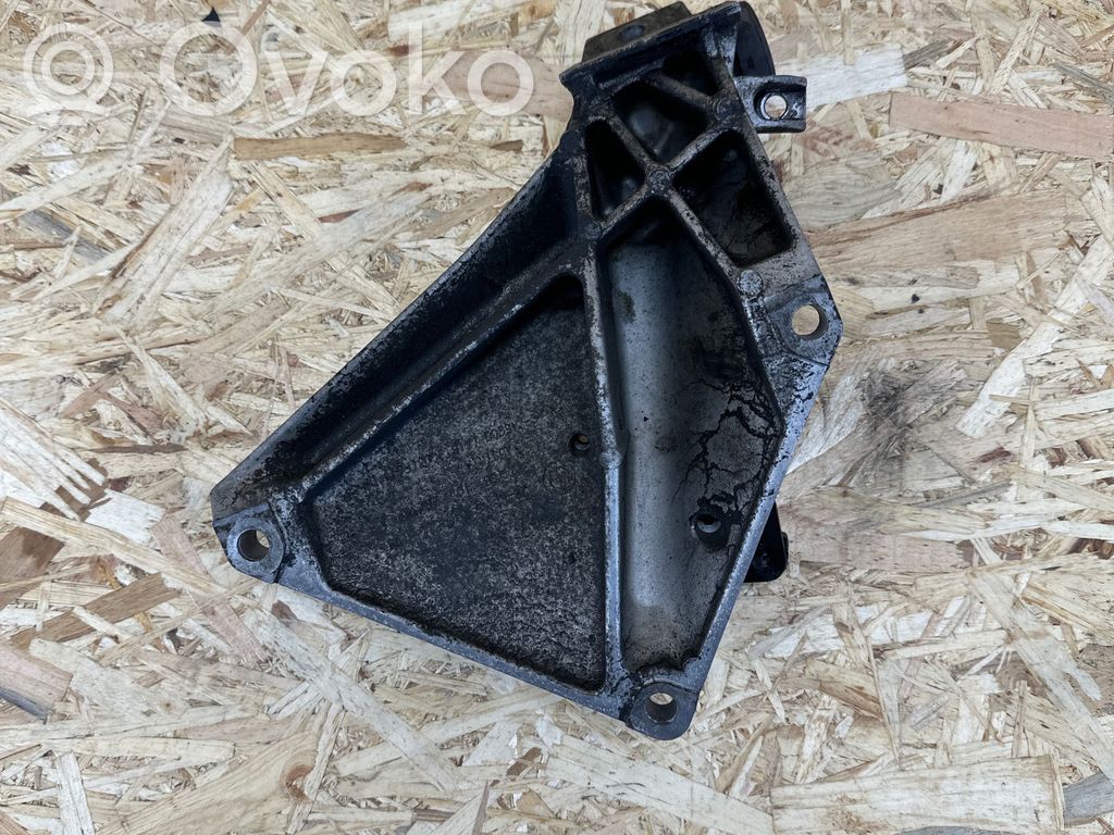 BMW 3 E90 E91 Engine mounting bracket 