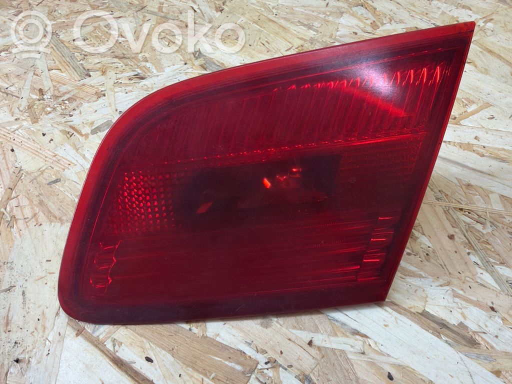 BMW 3 E92 E93 Aizmugurējais lukturis pārsegā 