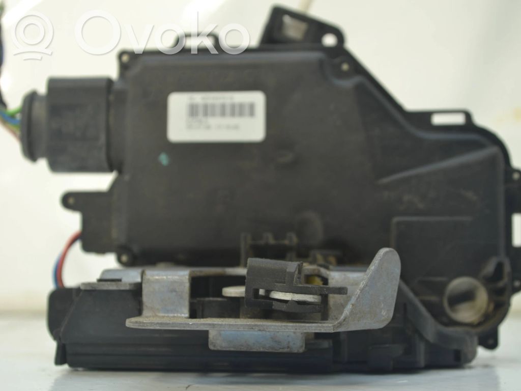 Volkswagen PASSAT B5 Zamek drzwi przednich 