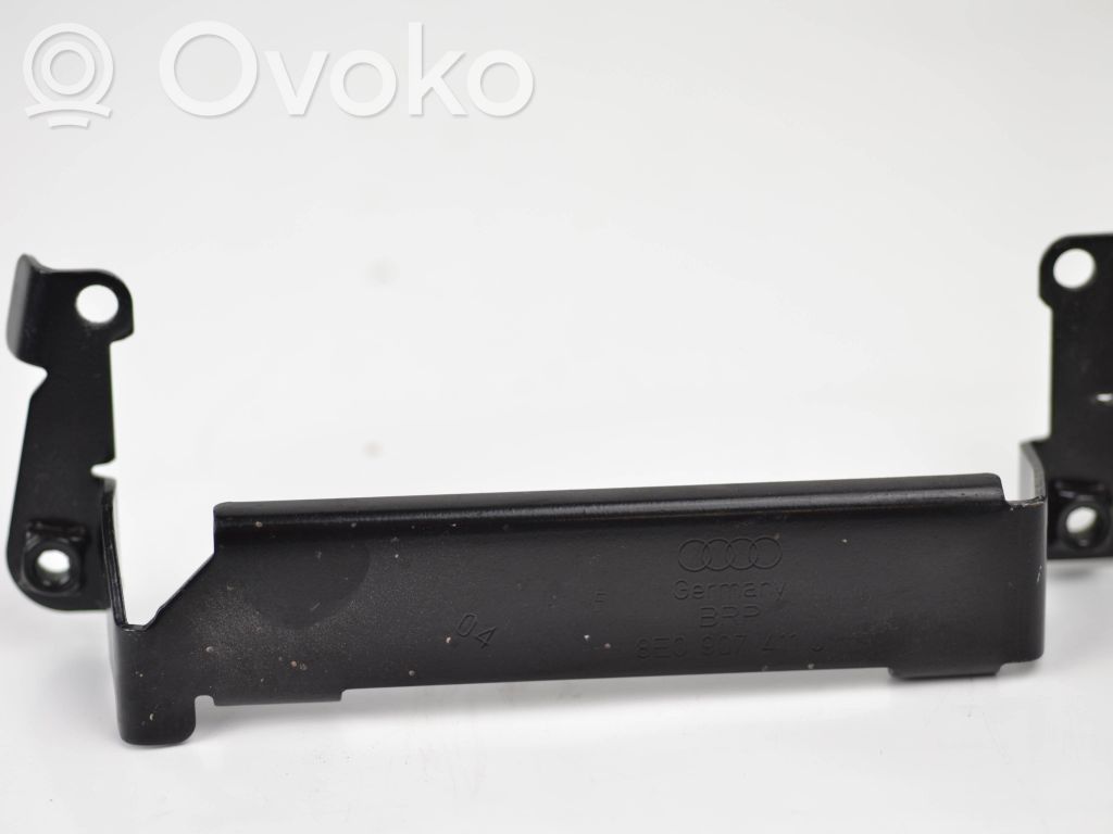 Uchwyt jednostki sterującej silnika   8E0907411J